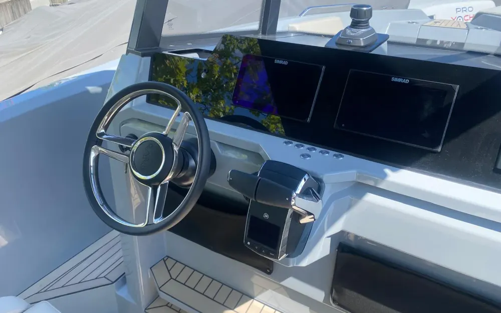 slider 7 Rand Boats Roamer 29