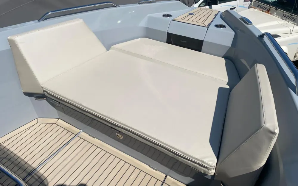 slider 9 Rand Boats Roamer 29