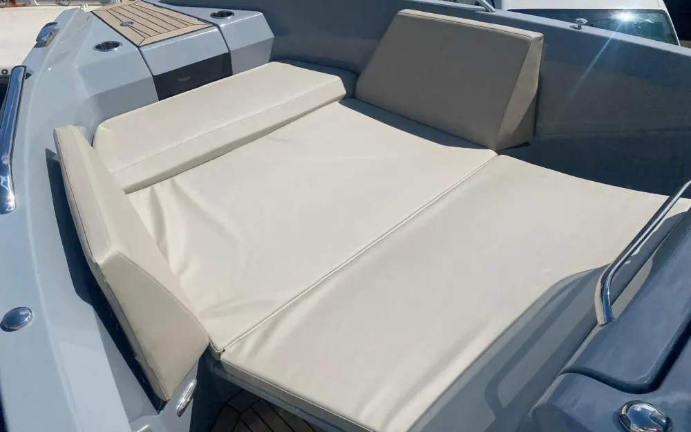 slider 10 Rand Boats Roamer 29