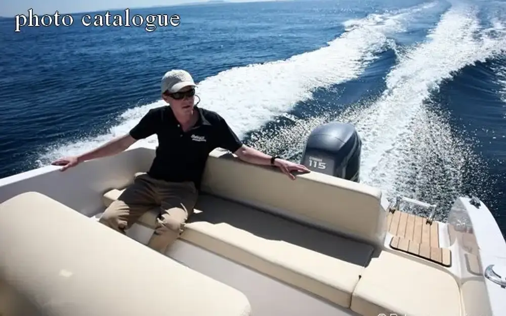 slider 5 Pacific Craft  625 Open