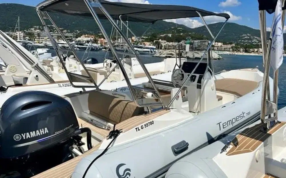 slider 0 Capelli Tempest 700 Open