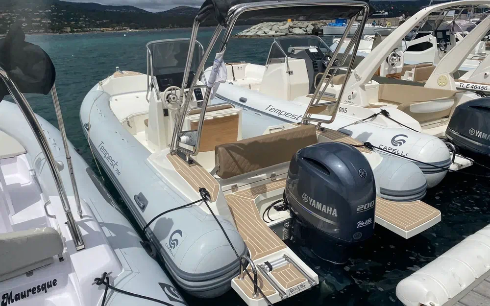 slider 9 Capelli Tempest 700 Open