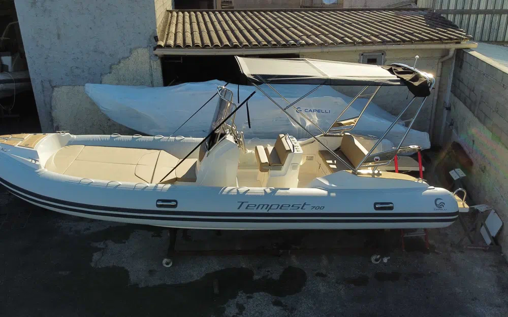 slider 10 Capelli Tempest 700 Open