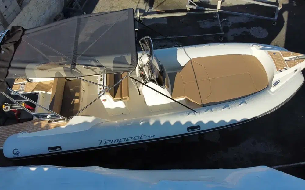 slider 12 Capelli Tempest 700 Open