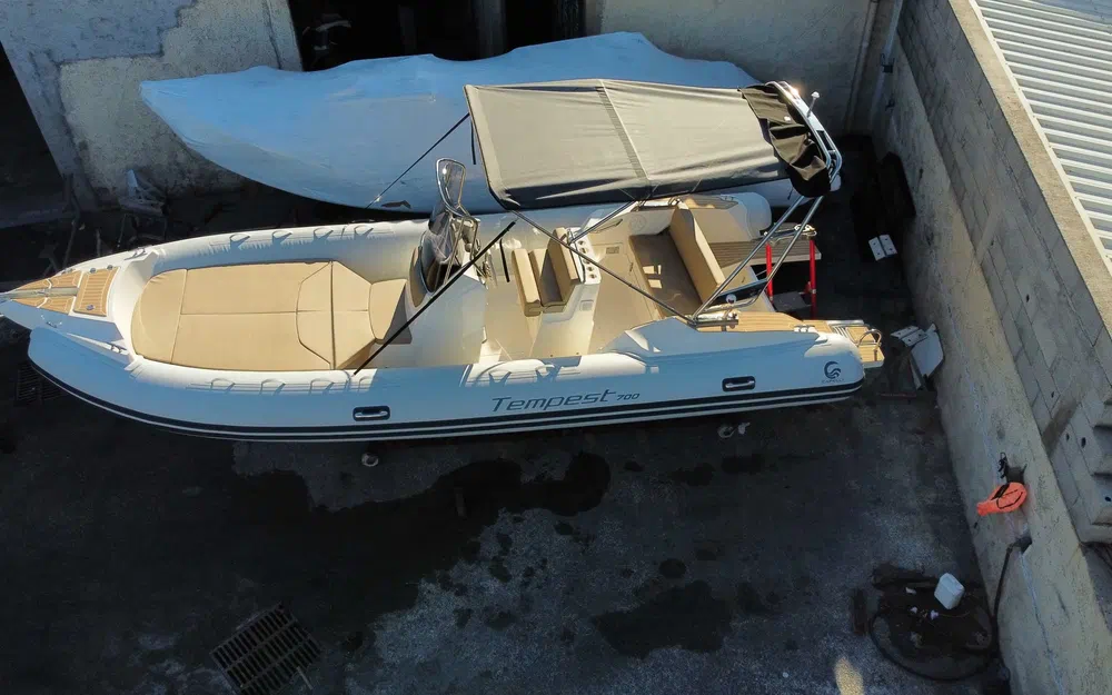 slider 13 Capelli Tempest 700 Open