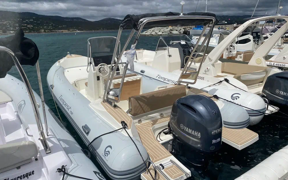 slider 1 Capelli Tempest 700 Open