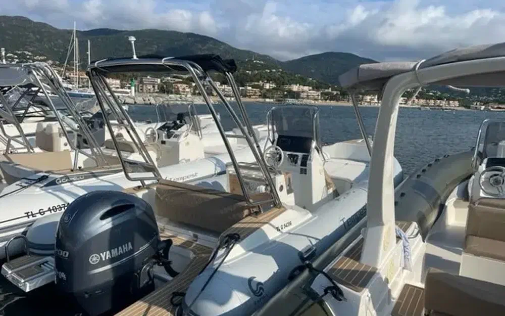 slider 6 Capelli Tempest 700 Open