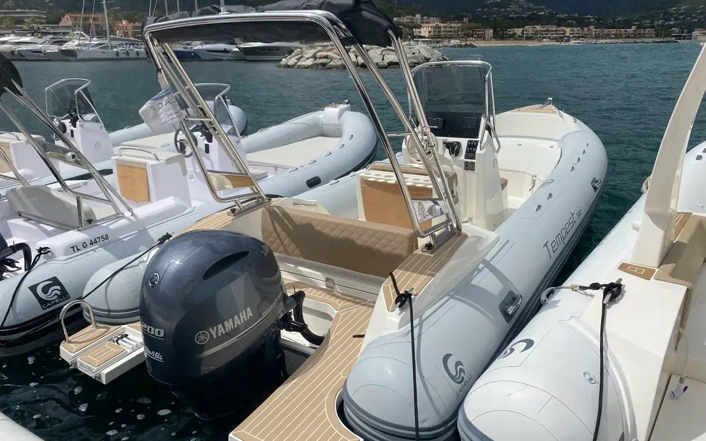 slider 8 Capelli Tempest 700 Open