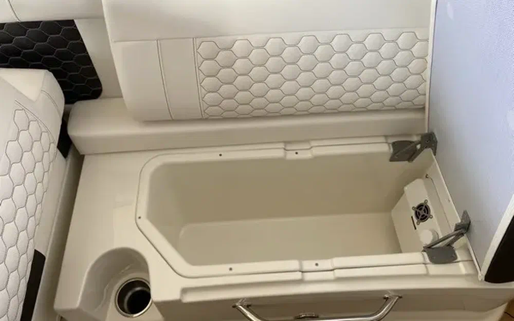 slider 8 Sea Ray SDX 270