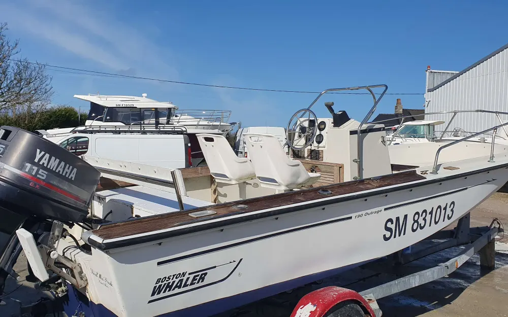 Boston WhalerBoston Whaler 190 Outrage