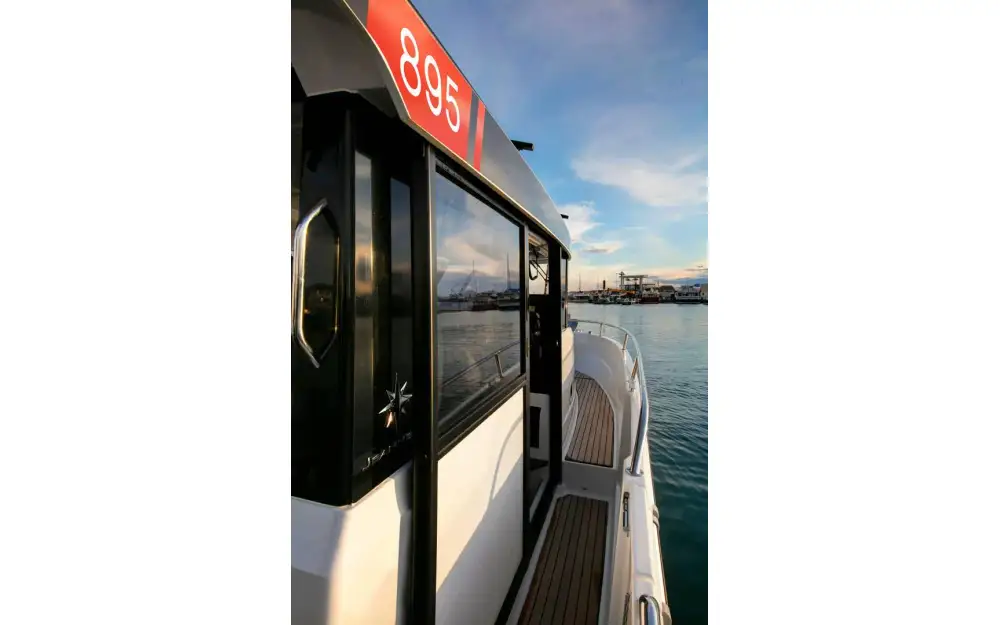 slider 3 Jeanneau Merry Fisher 895 Sport