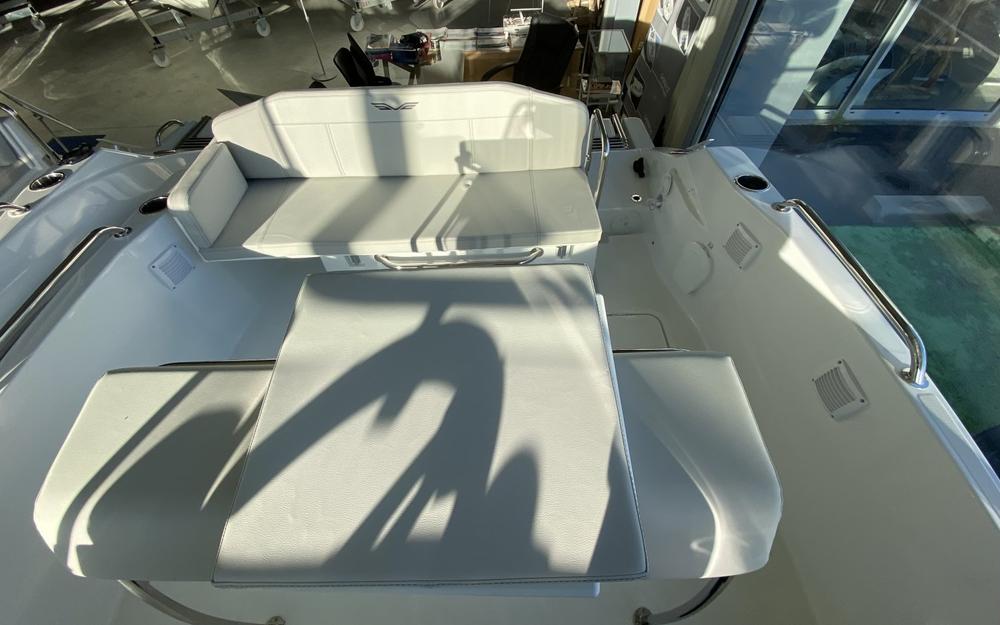 slider 1 Beneteau Flyer 6 SUNdeck