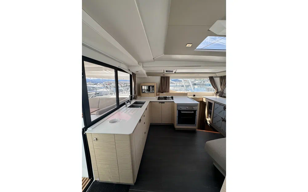 slider 15 Fountaine Pajot Tanna 47