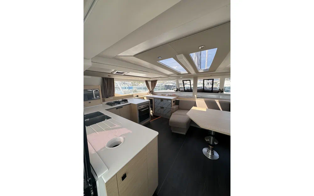 slider 3 Fountaine Pajot Tanna 47