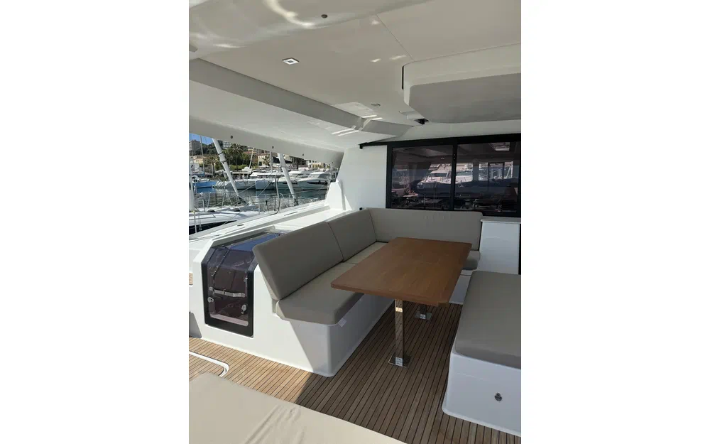 slider 5 Fountaine Pajot Tanna 47