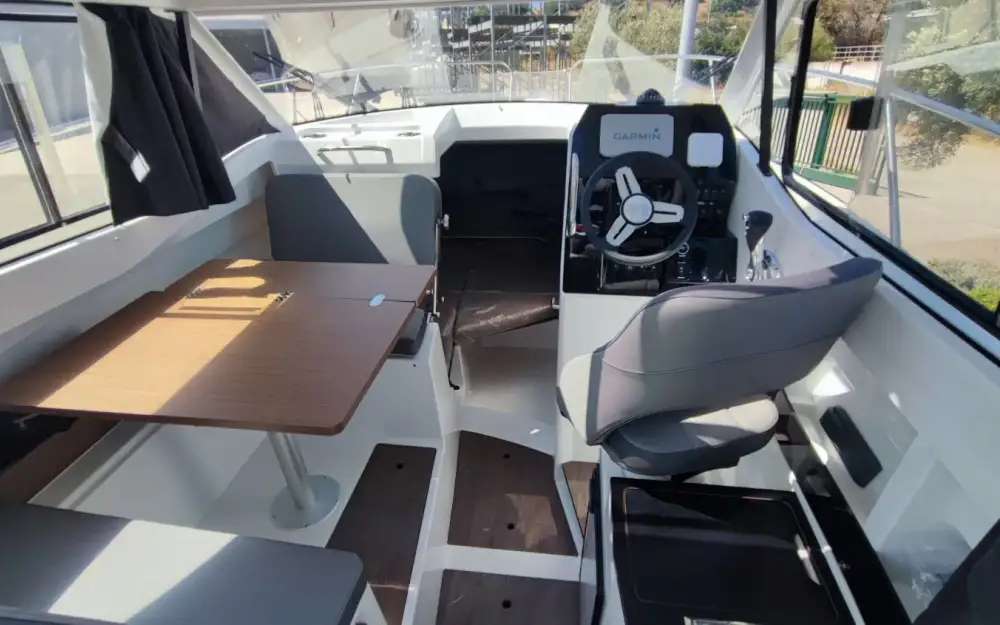slider 3 Beneteau Antares 7