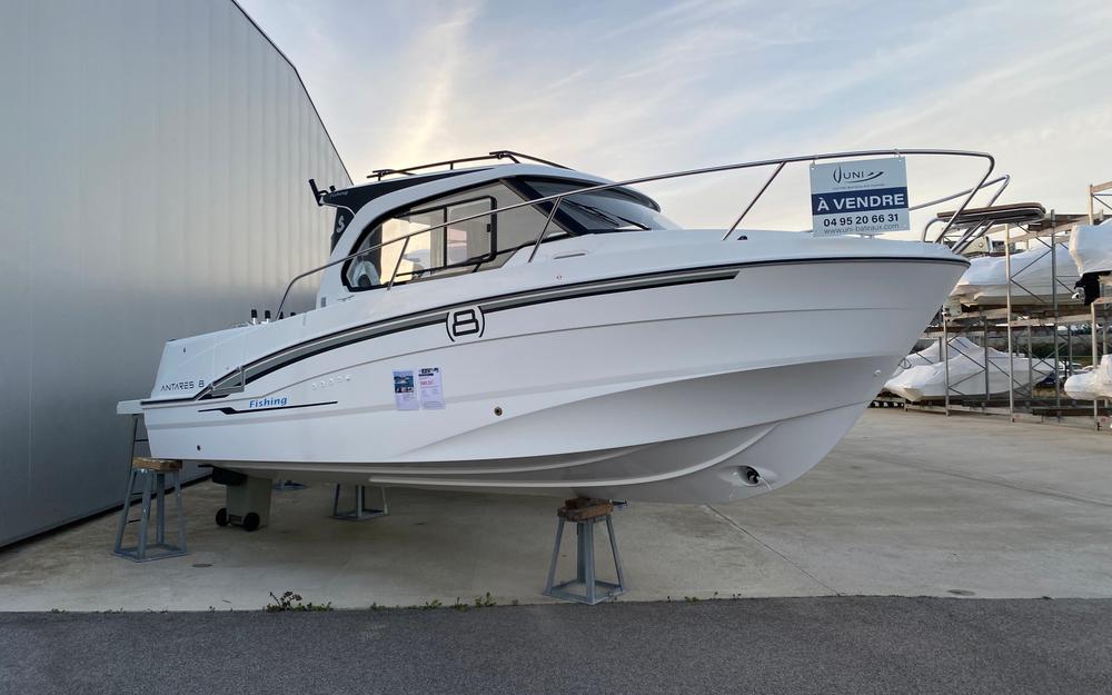 slider 0 Beneteau Antares 8 Fishing