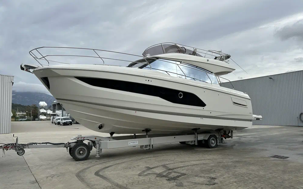 slider 0 Prestige Yachts 420 Fly