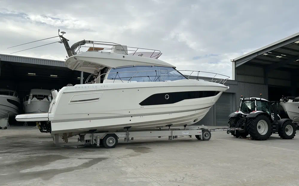 slider 9 Prestige Yachts 420 Fly