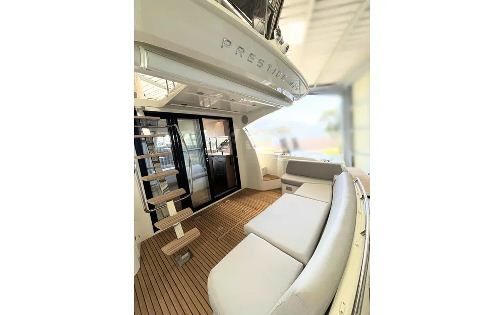 slider 14 Prestige Yachts 420 Fly