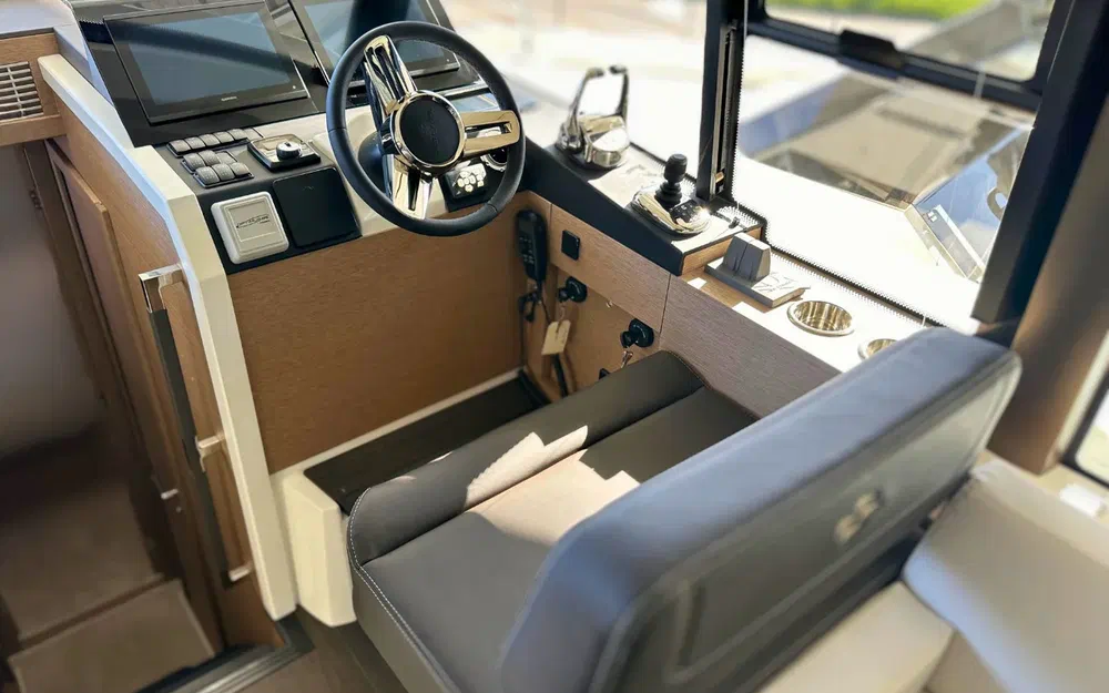 slider 15 Prestige Yachts 420 Fly