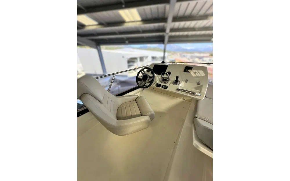 slider 17 Prestige Yachts 420 Fly