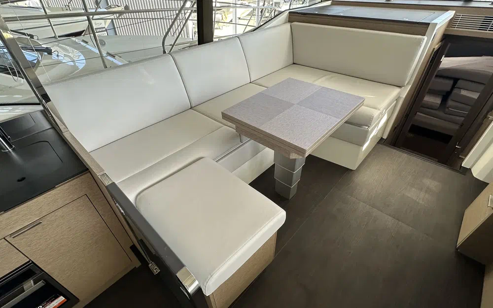 slider 23 Prestige Yachts 420 Fly