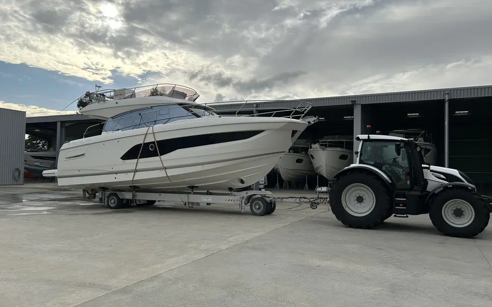 slider 4 Prestige Yachts 420 Fly