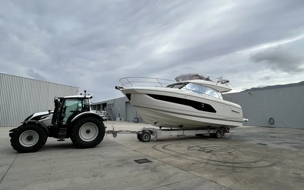 slider 6 Prestige Yachts 420 Fly