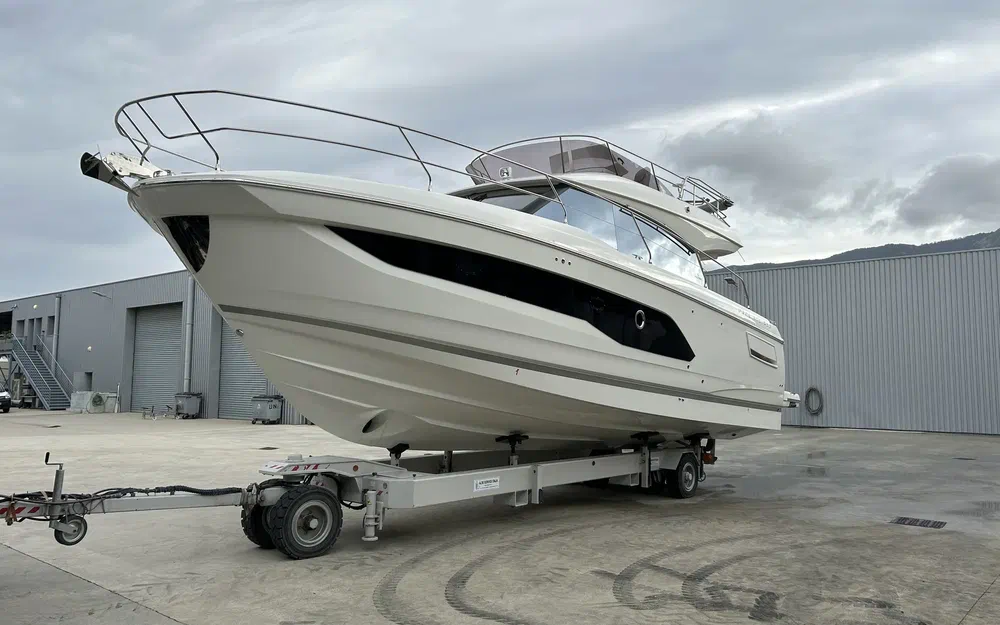 slider 7 Prestige Yachts 420 Fly