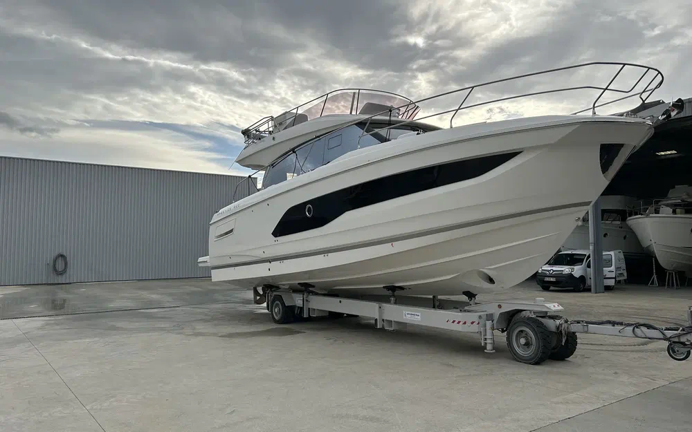 slider 8 Prestige Yachts 420 Fly