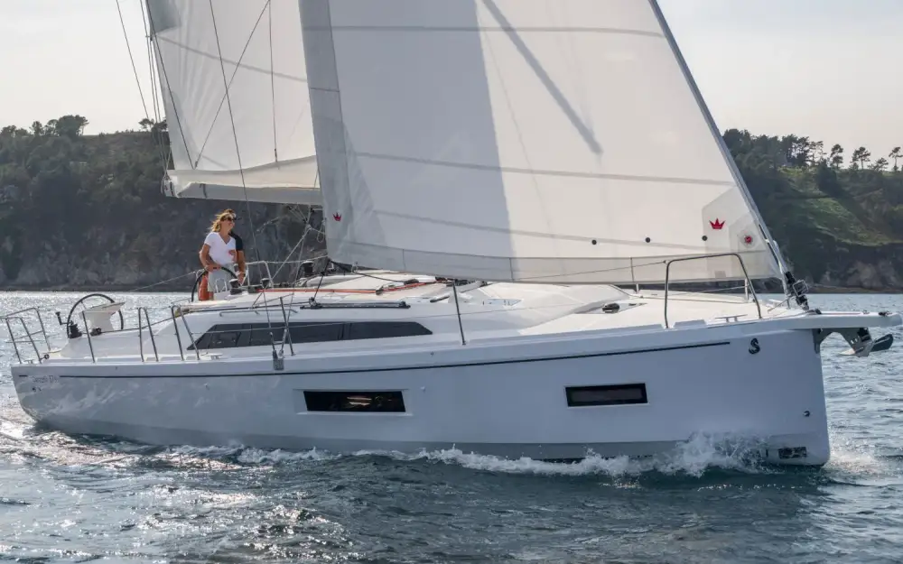slider 1 Beneteau Oceanis 37.1