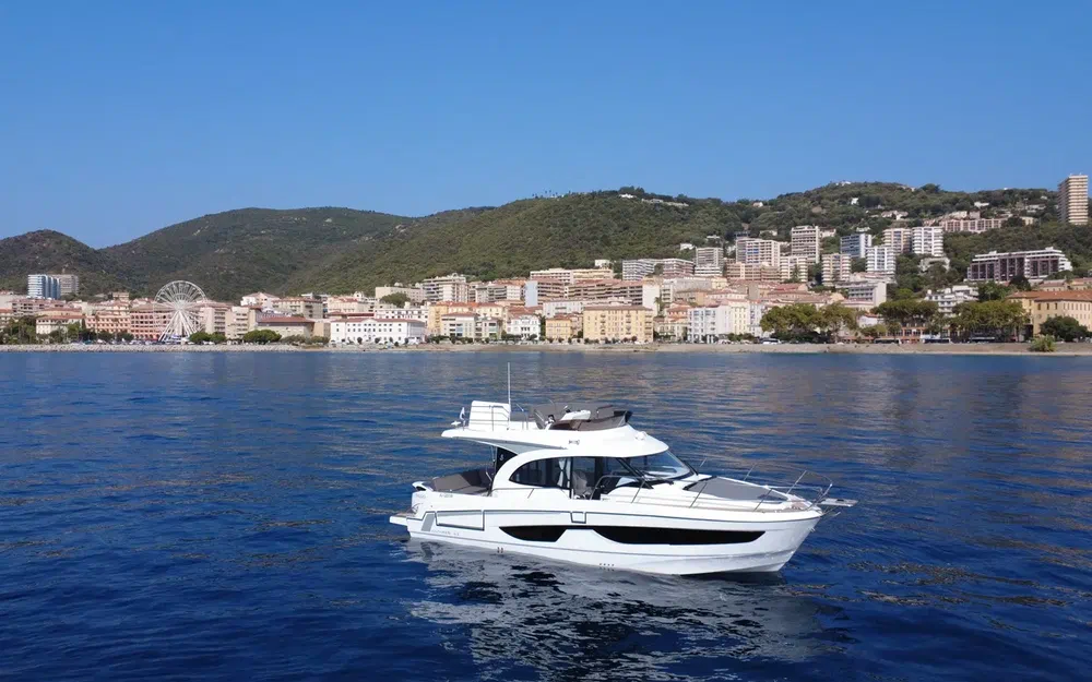 slider 0 Beneteau Antares 11