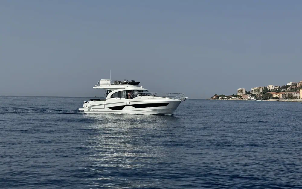 slider 9 Beneteau Antares 11