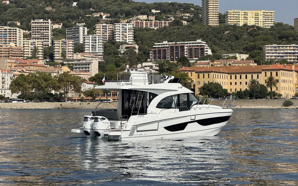 slider 11 Beneteau Antares 11