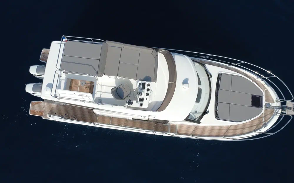 slider 13 Beneteau Antares 11