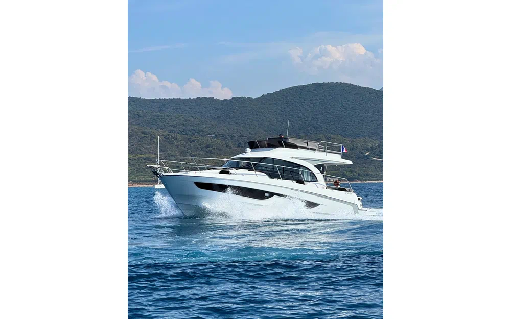 slider 14 Beneteau Antares 11
