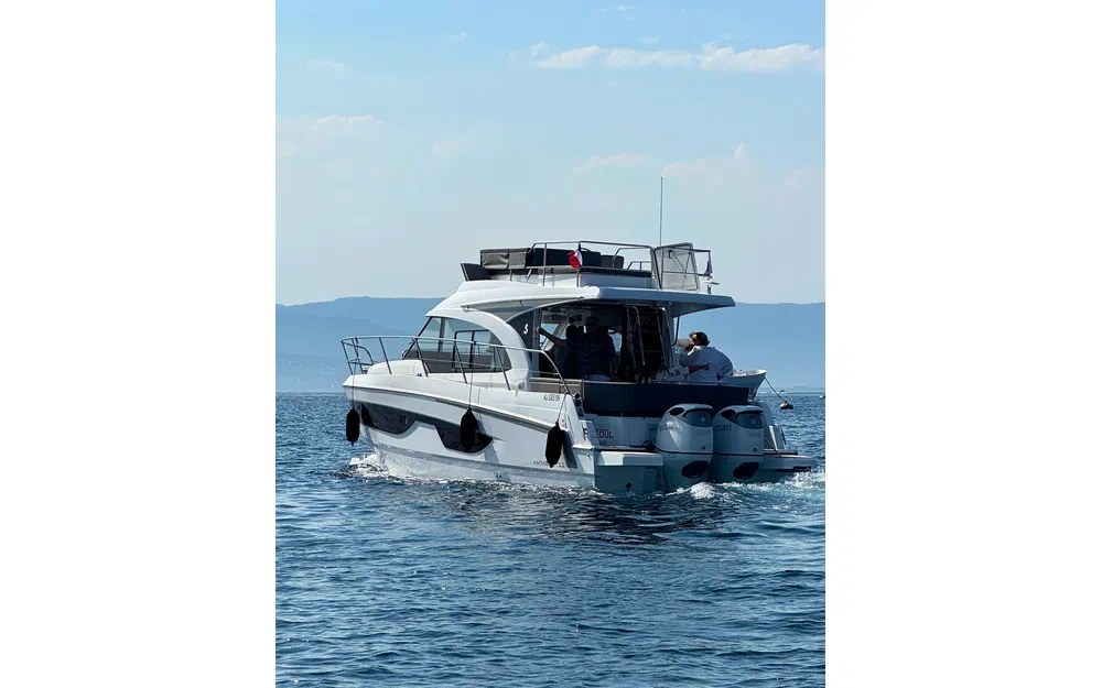slider 15 Beneteau Antares 11