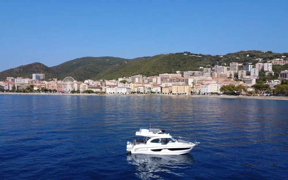 slider 1 Beneteau Antares 11