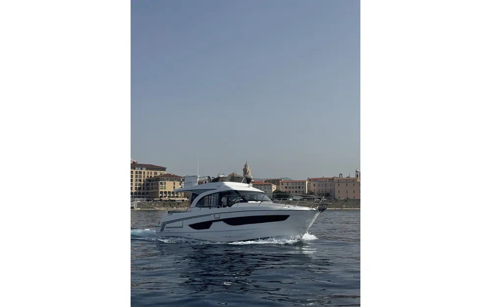 slider 4 Beneteau Antares 11