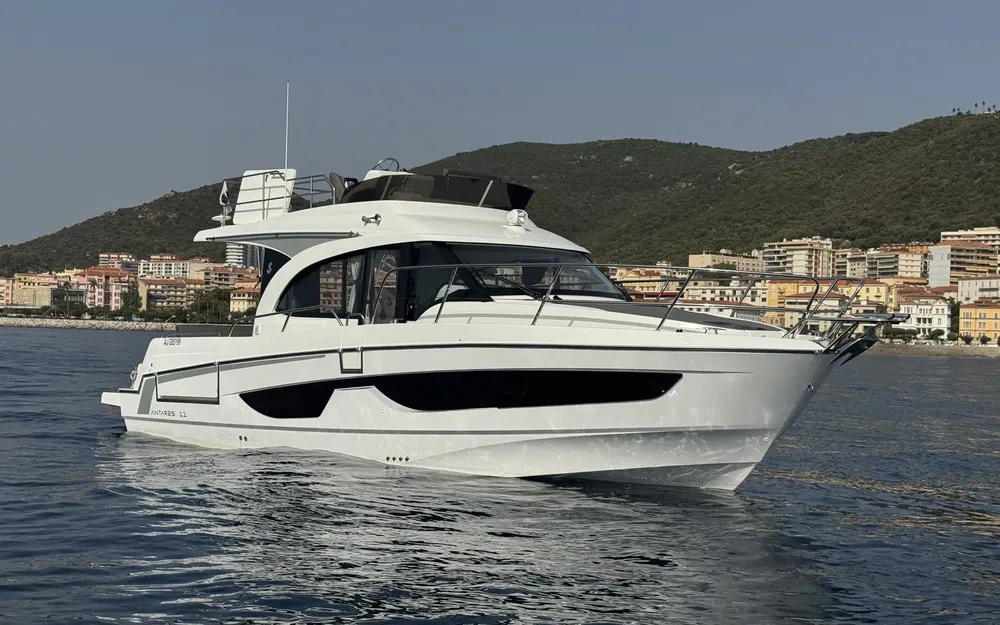 slider 6 Beneteau Antares 11
