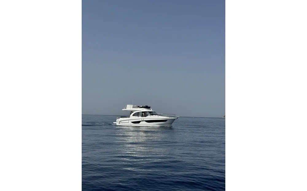 slider 8 Beneteau Antares 11