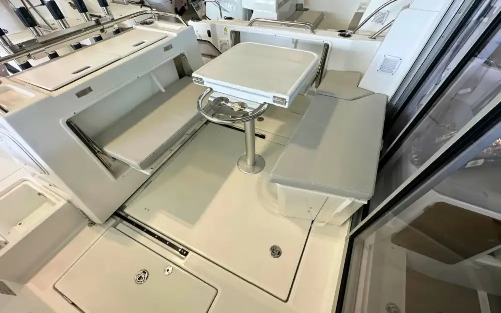 slider 19 Beneteau Antares 7 Fishing
