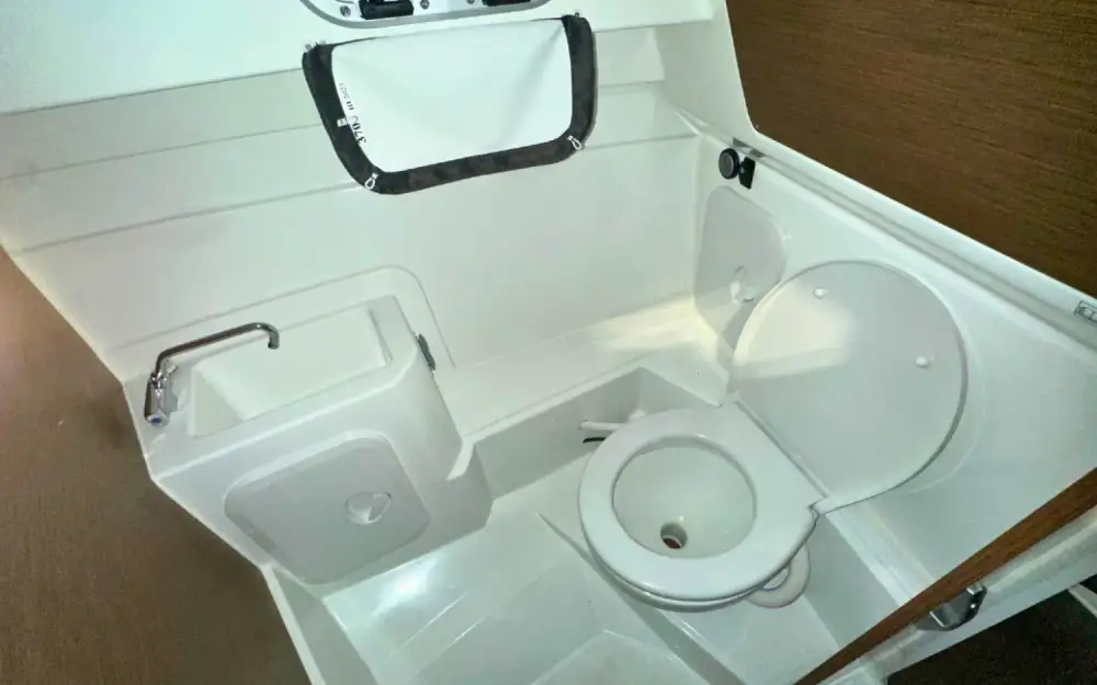 slider 22 Beneteau Antares 7 Fishing