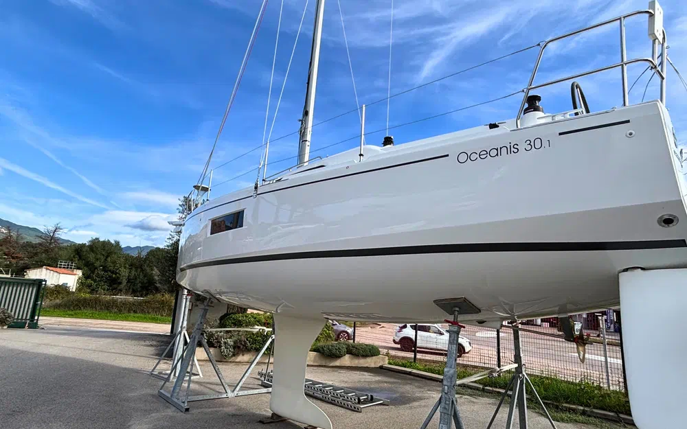 slider 1 Beneteau Oceanis 30.1