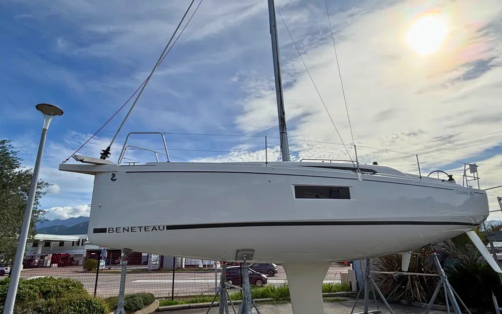 slider 3 Beneteau Oceanis 30.1