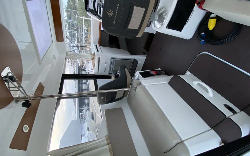 slider 16 Jeanneau Merry Fisher 855