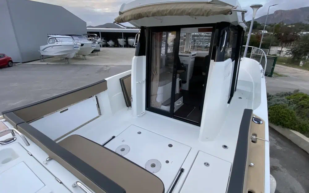 slider 2 Jeanneau Merry Fisher 855