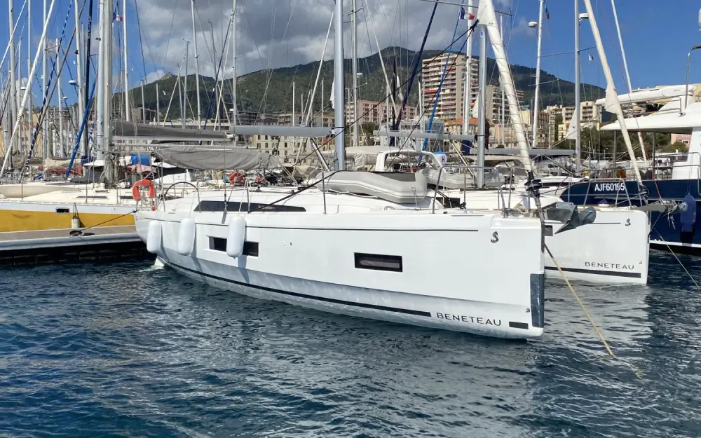 slider 6 Beneteau Oceanis 40.1 - null