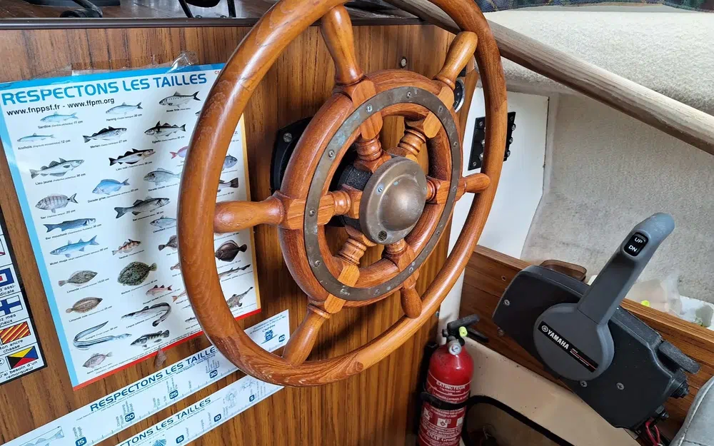 slider 10 Guymarine GM 680